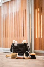 HORZE "WOODEN GROOMING SET" grumo krepšys su šepečiais